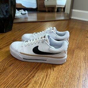 EUC Women’s Nike Legacy Lift shoes- SIZE 8.5